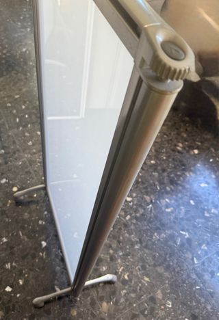 Biombo separador translúcido con ruedas