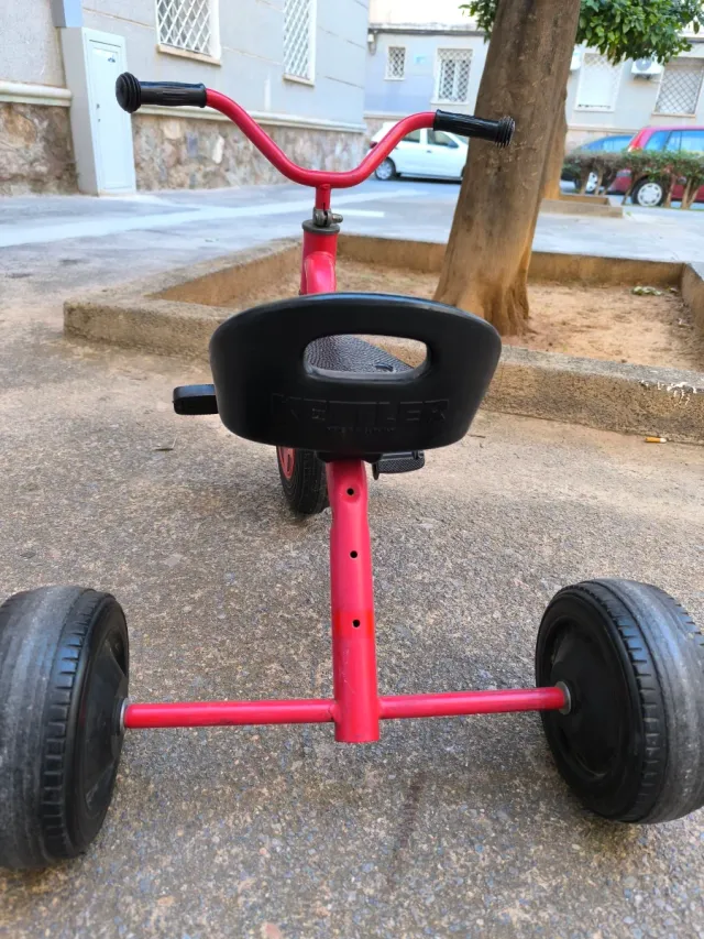 Triciclo metal marca Kettler