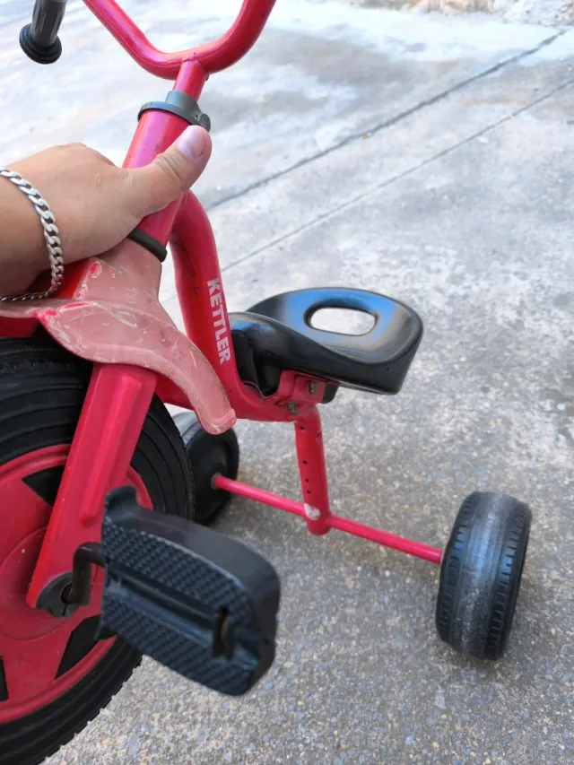 Triciclo metal marca Kettler