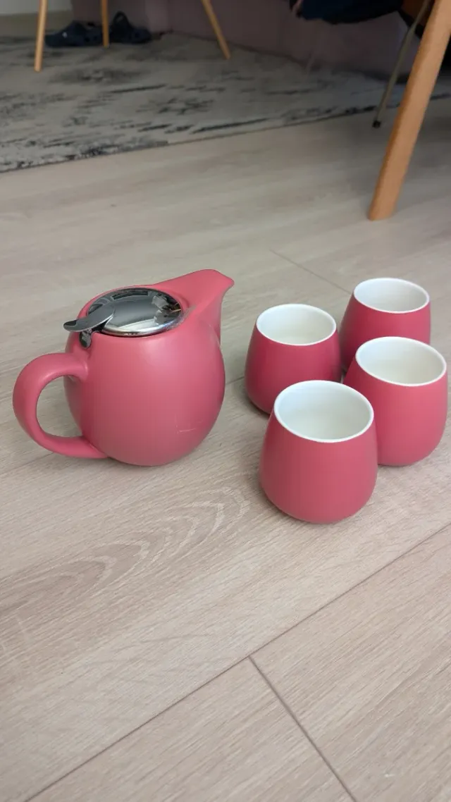 Juego Tetera y 4 Tazas Rosa
