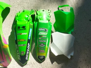 Plásticos Kawasaki Verdes