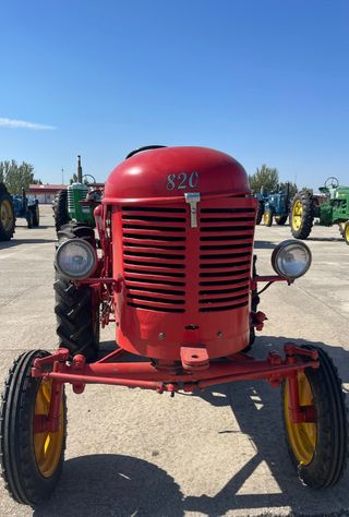 Tractor Massey Harris 820 Diesel Rojo
