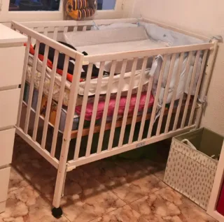 Cuna blanca con 2 colchones de regalo