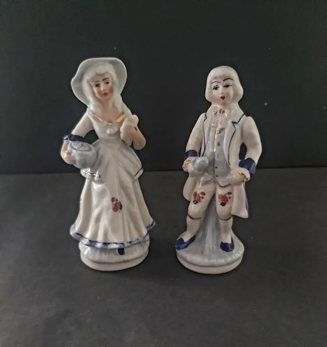 Coppia di figure galanti