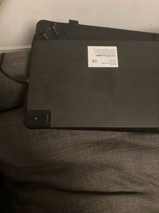 Funda Tablet Negra Nueva con Etiqueta