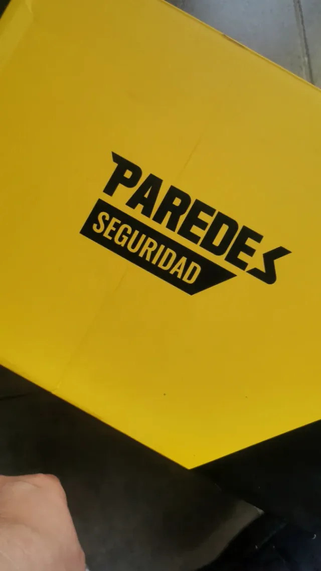 Botas de seguridad Paredes casi nuevas