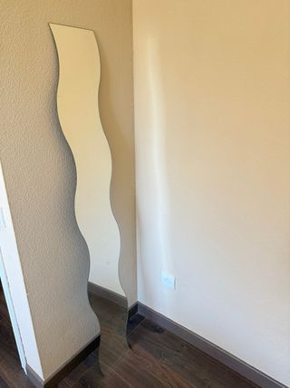 Espejo ondulado de cristal