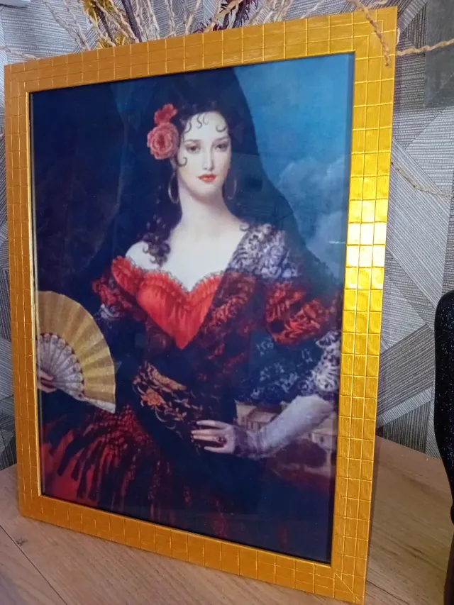 Quadro di flamenco con ventaglio di fiori e mantiglia