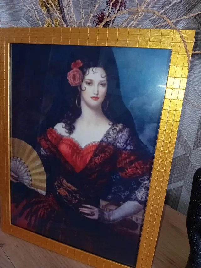 Quadro di flamenco con ventaglio di fiori e mantiglia