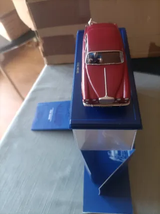 Tintín Coche 1/43 40 Jaguar MkX Isla negra