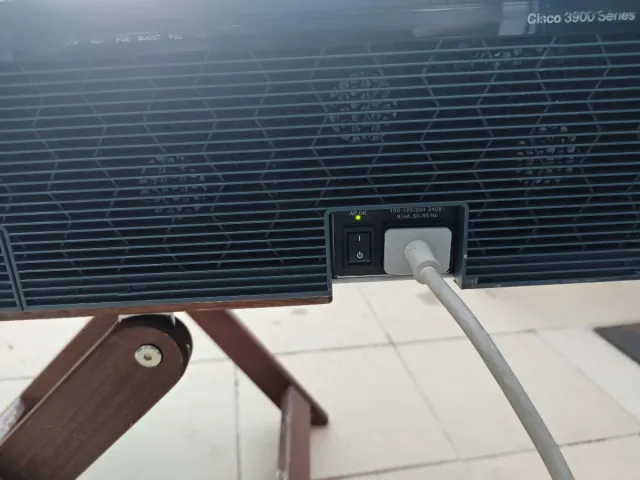 Router Cisco 3945 para rack