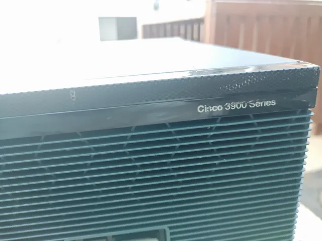 Router Cisco 3945 para rack