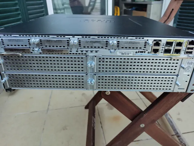 Router Cisco 3945 para rack