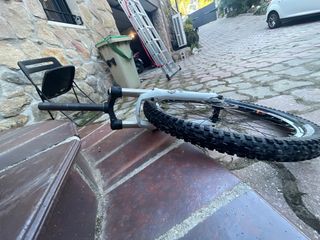 Suspensión srsontur y Rueda Bontrager