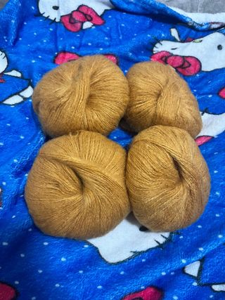 4 Gomitoli lana color miele