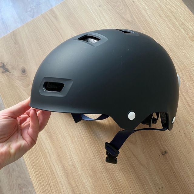 Casco Oxelo Negro con Luz Trasera