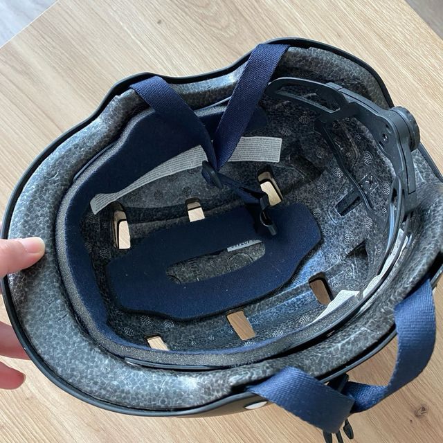 Casco Oxelo Negro con Luz Trasera