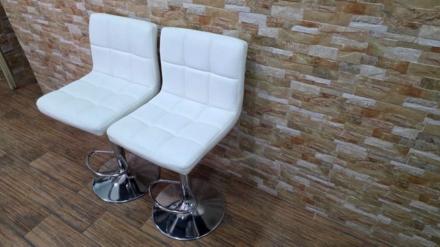 Taburetes Altos Blancos