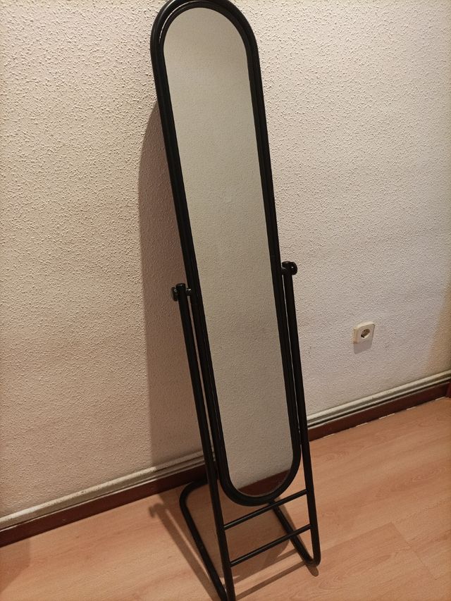 Espejo de pie negro