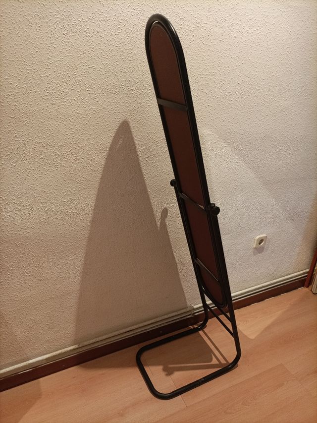 Espejo de pie negro