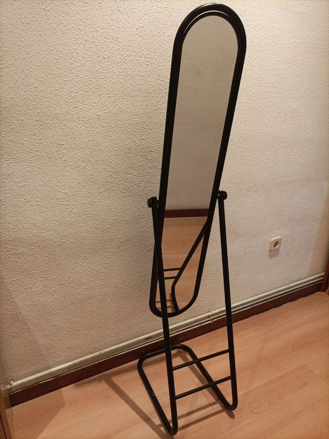 Espejo de pie negro