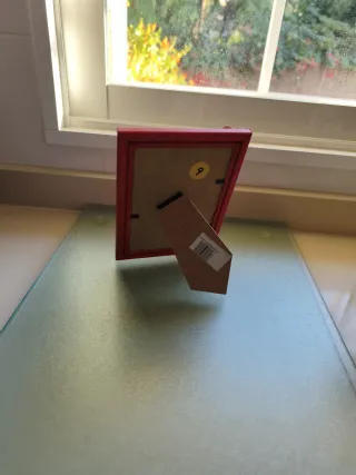 Marco de fotos rojo con adornos