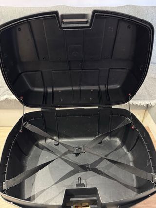 Baúl de moto negro
