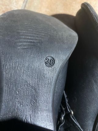 Stivali neri con tacco e fibbia