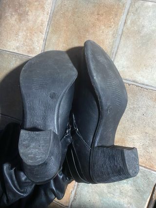 Stivali neri con tacco e fibbia