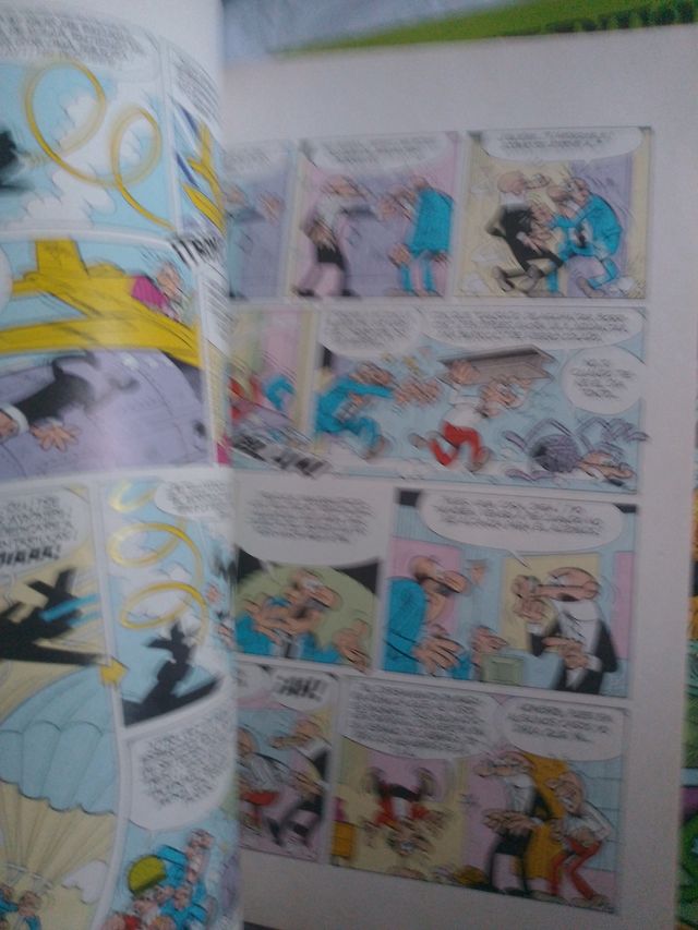 3 tebeos de Mortadelo y Filemón .