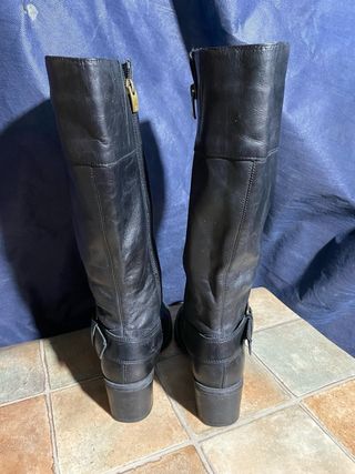 Stivali neri in pelle con fibbia