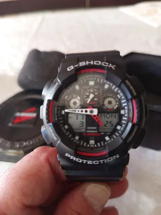 Casio G-Shock GA-100 Negro y Rojo