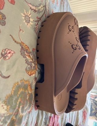 Zuecos Gucci Beige GG