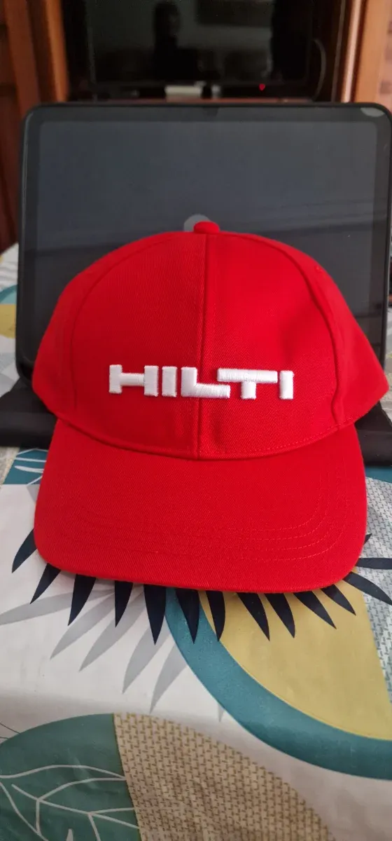 Berretto rosso Hilti