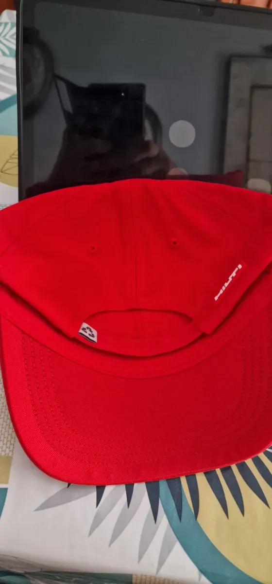 Berretto rosso Hilti