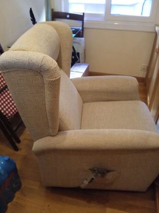 Sillón elevador de tela beige