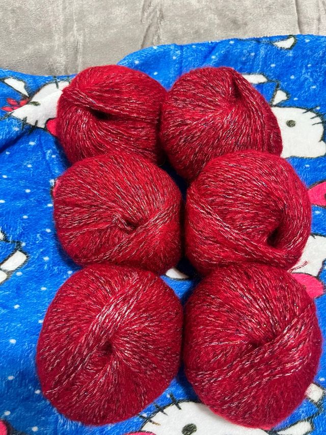 Lana rossa con filo argentato