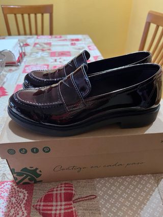 Mocasines charol piel T.37