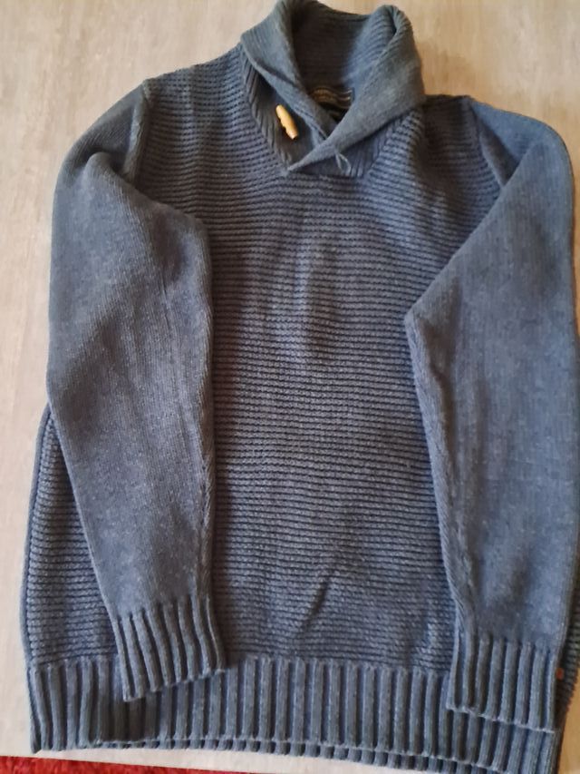 Jersey gris de hombre.