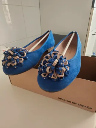 Bailarinas azules con detalle dorado