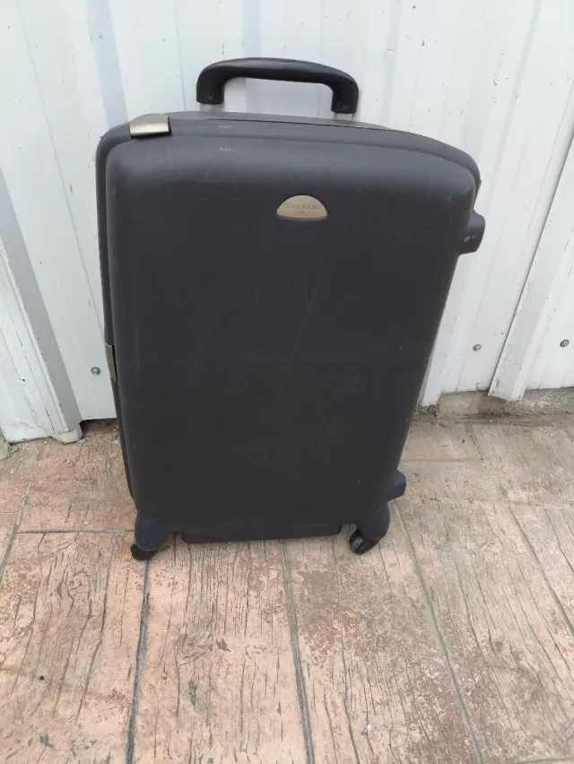 Maleta grande rígida Samsonite Negra