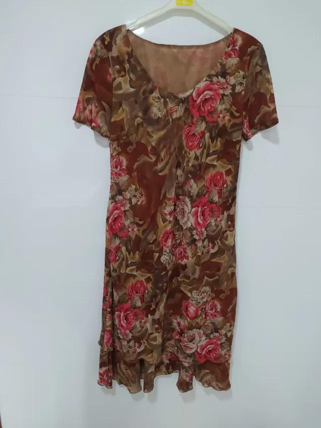 Vestido floral marrón y rosa