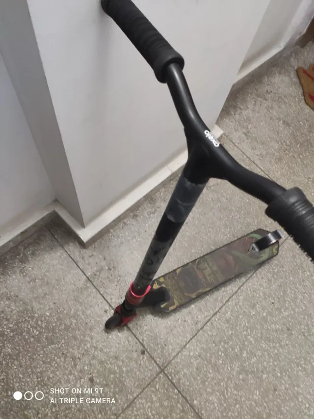 Patinete Freestyle Negro y Rojo