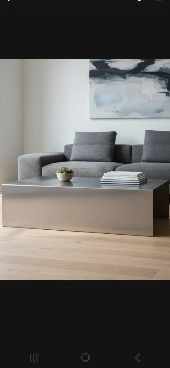 Mesa de centro metálica plateada