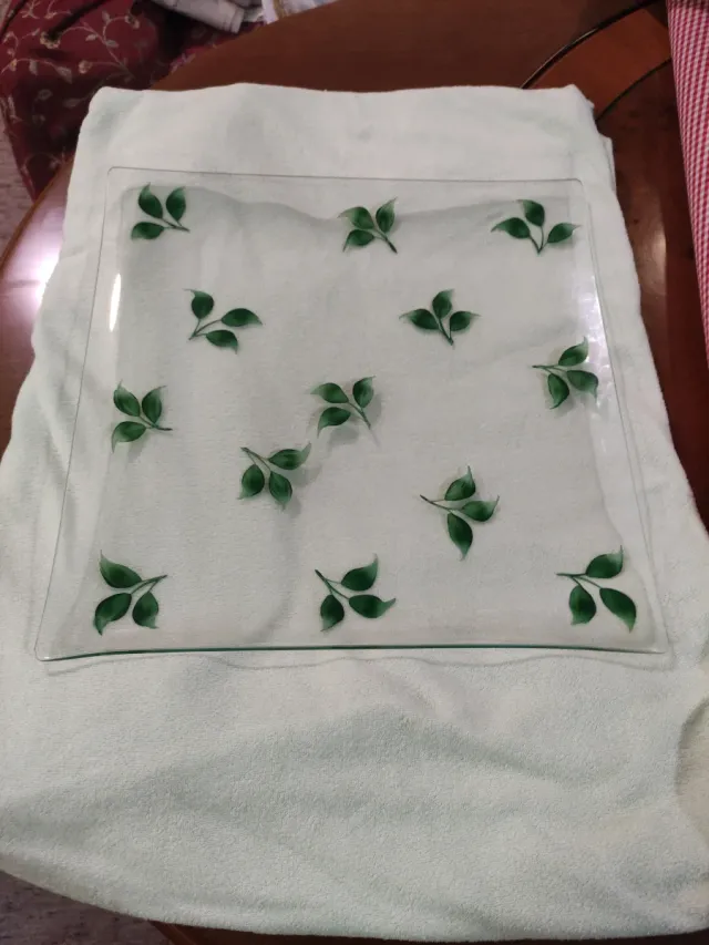 Bandeja de cristal con hojas verdes 35 x35 cm