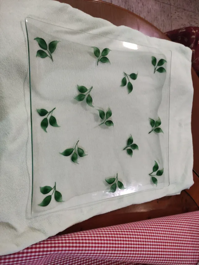 Bandeja de cristal con hojas verdes 35 x35 cm