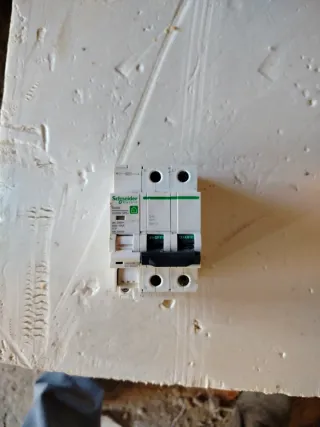 Interruptor Sobretensiones Schneider Electric