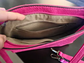Bolso rosa con correa extraíble