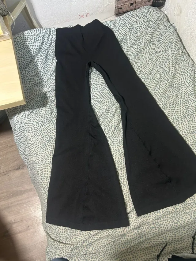 Pantalón campana negro cintura alta