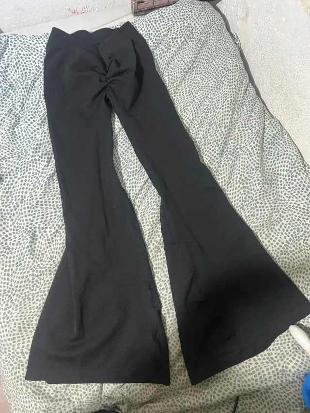 Pantalón campana negro cintura alta